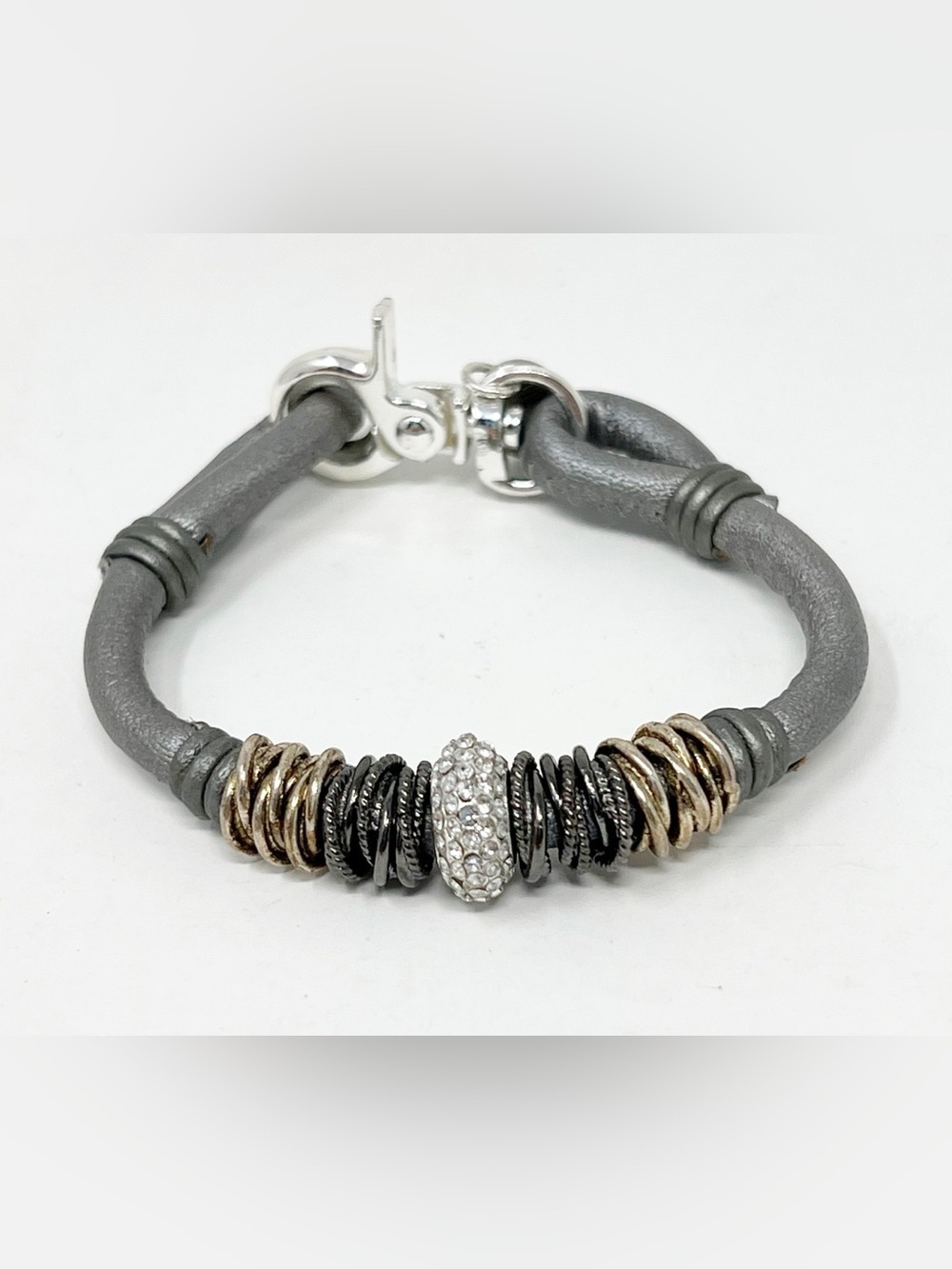 LIZZY JAMES Gray Leather Wrap Charm Bracelet U.S.A.